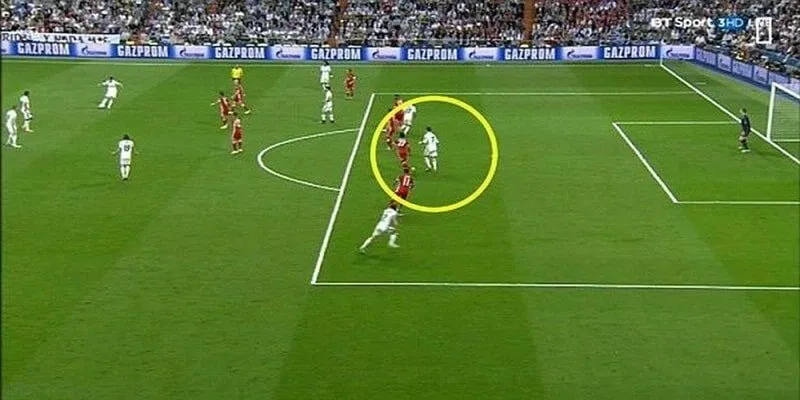 Chiến thuật hiệu quả để vượt qua bẫy việt vị là gì?